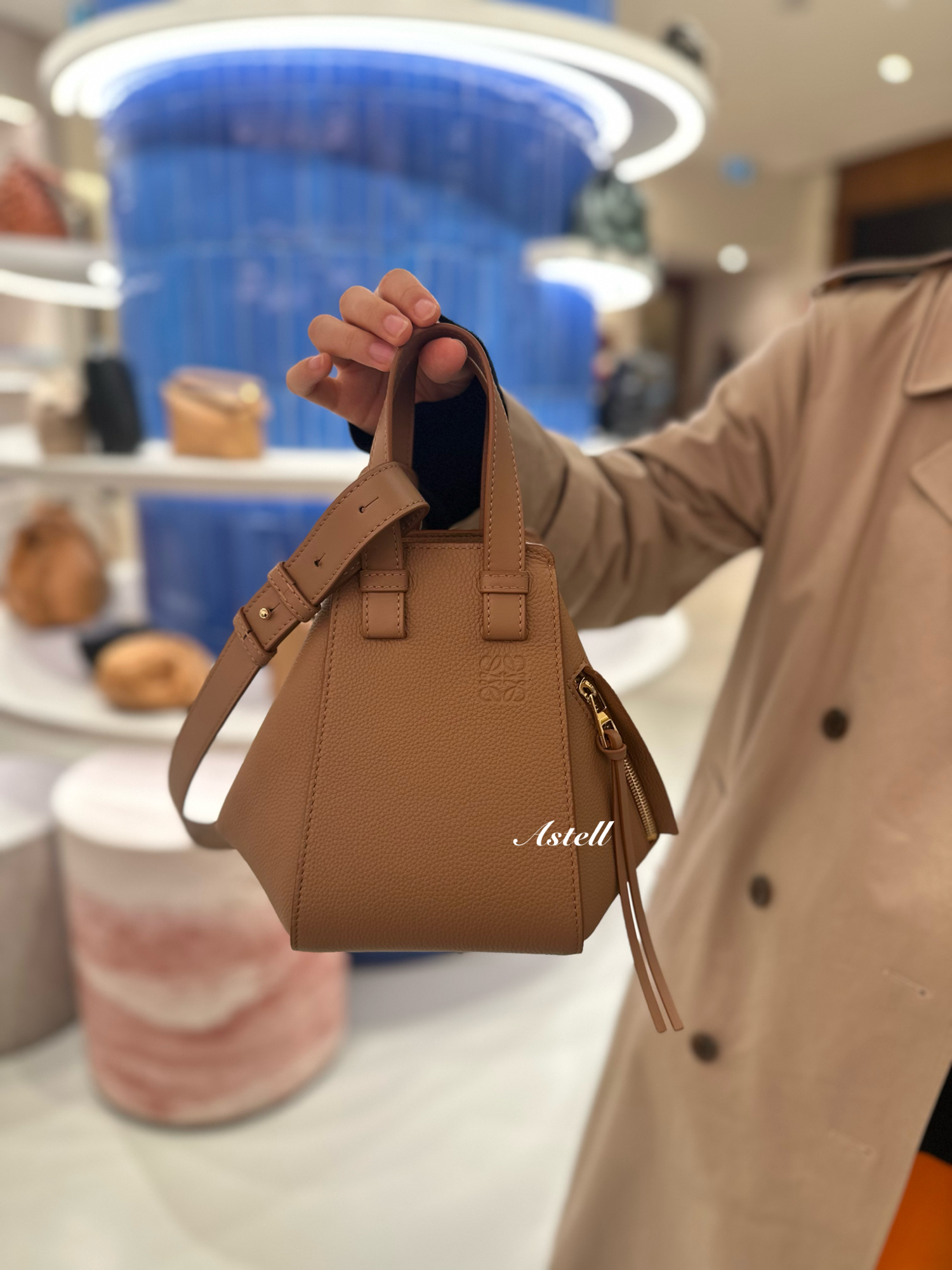 [PRE-ORDER] LOEWE COMPACT HAMMOCK BAG IN SOFT GRAINED CALFSKIN